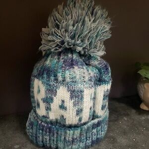Barcelona Hat Toque pom-pom Robin Rooth NY From Pets-free, Smoke-free,mould-free
